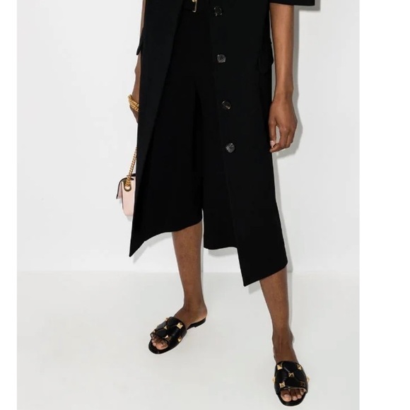 Valentino Garavani Roman Stud flat leather sandals black and gold - Picture 2 of 14